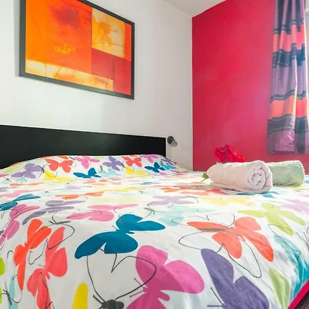 Alena With Jacuzzi 아파트