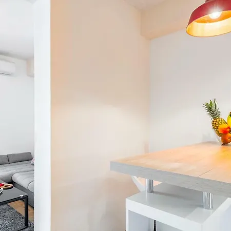 Alena With Jacuzzi Lägenhet