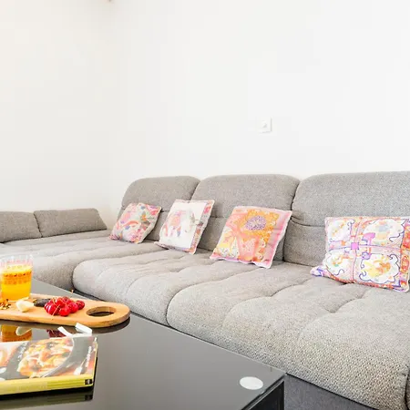 Lägenhet Alena With Jacuzzi Split