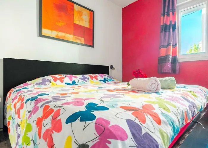 Alena With Jacuzzi 아파트