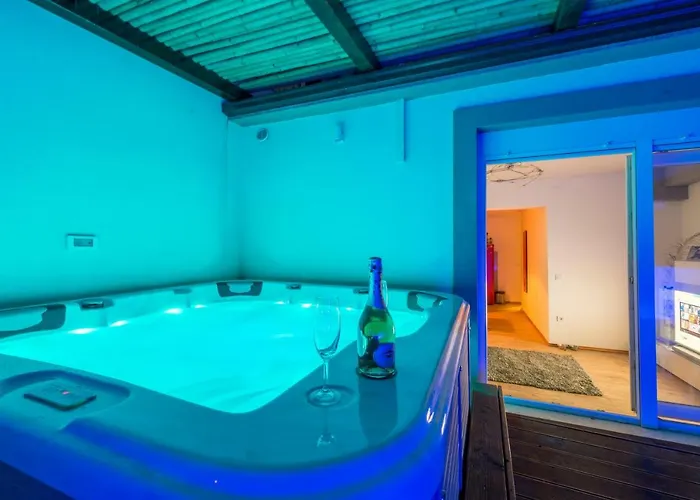 아파트 Alena With Jacuzzi