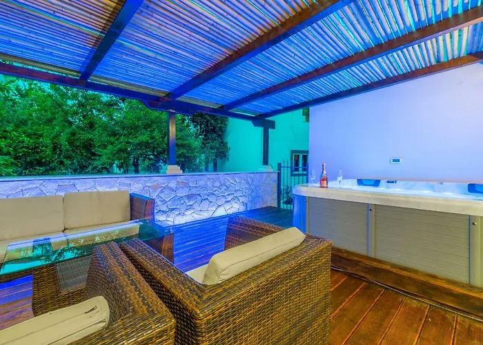 아파트 Alena With Jacuzzi *