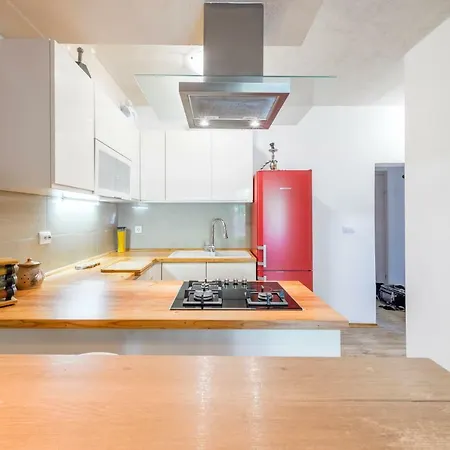 Alena With Jacuzzi Apartament *