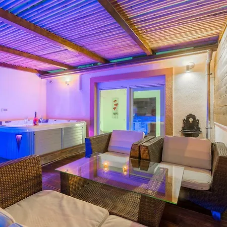 Alena Luxury With Jacuzzi Сплит